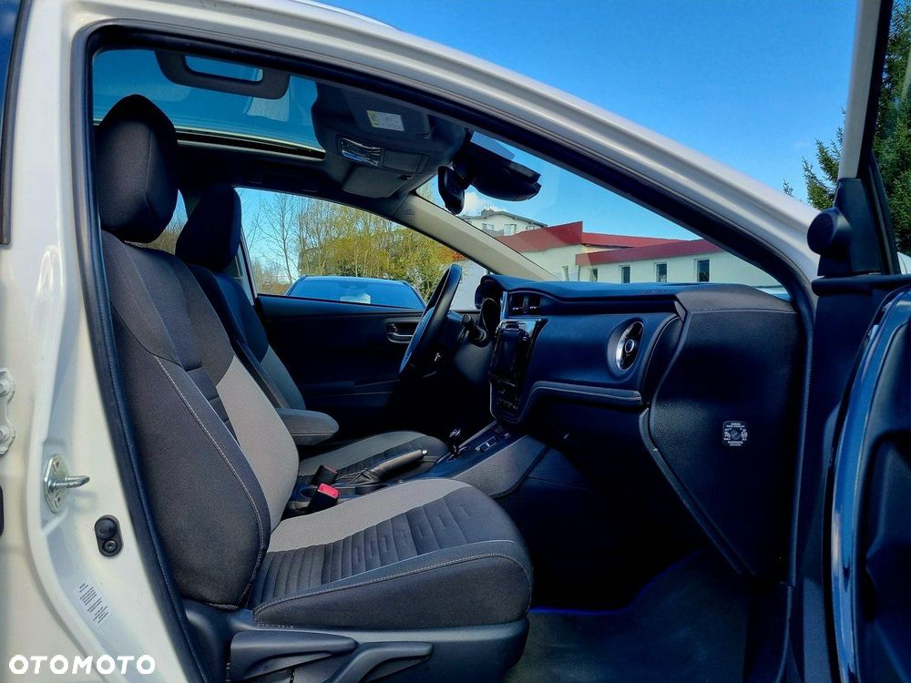 Toyota Auris Hybrid 135 Premium - 11