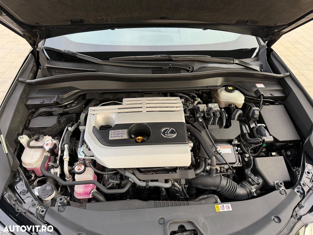 Lexus UX 250h 2.0L HEV 20H- (178 HP) 4X2 CVT Executive - 25