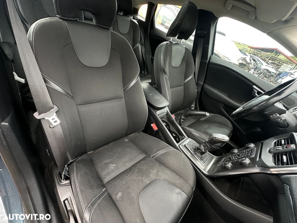 Dezmembrez piese Volvo V40 - 6
