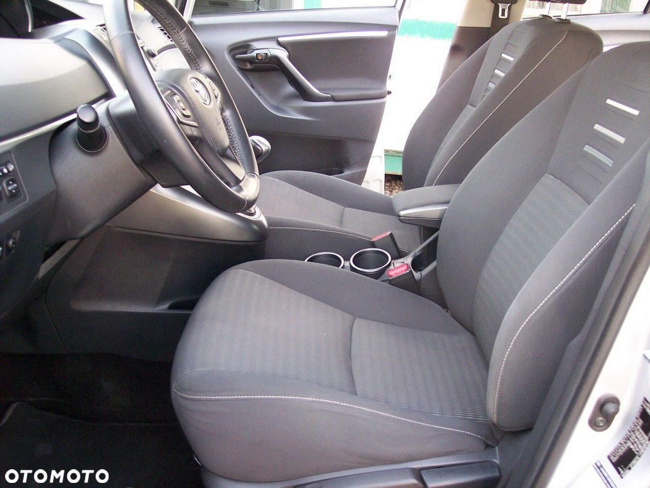 Toyota Verso 1.8 Premium 7os - 25