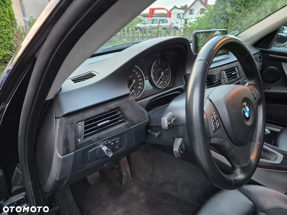 BMW Seria 3 320i - 17