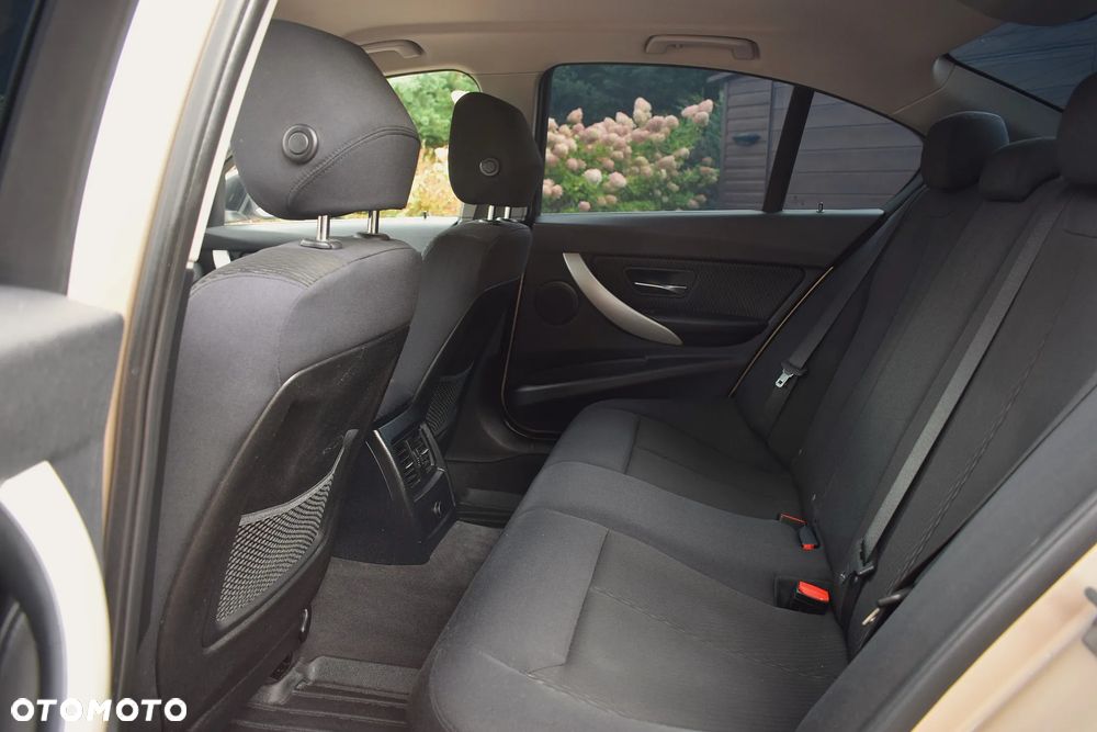 BMW Seria 3 318d Blue Performance Luxury Line - 7