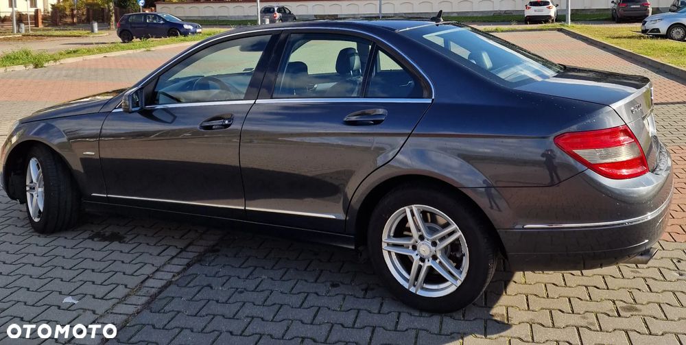 Mercedes-Benz Klasa C 200 CGI BlueEff Avantgarde - 8