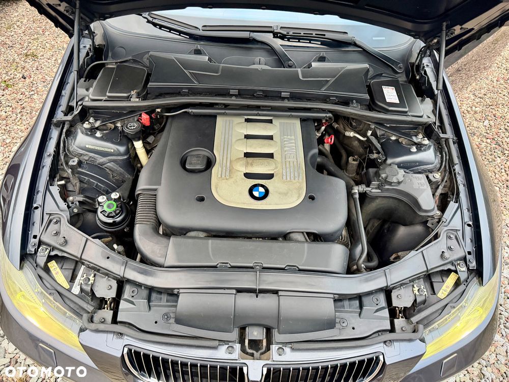 BMW Seria 3 330xd DPF Touring - 33