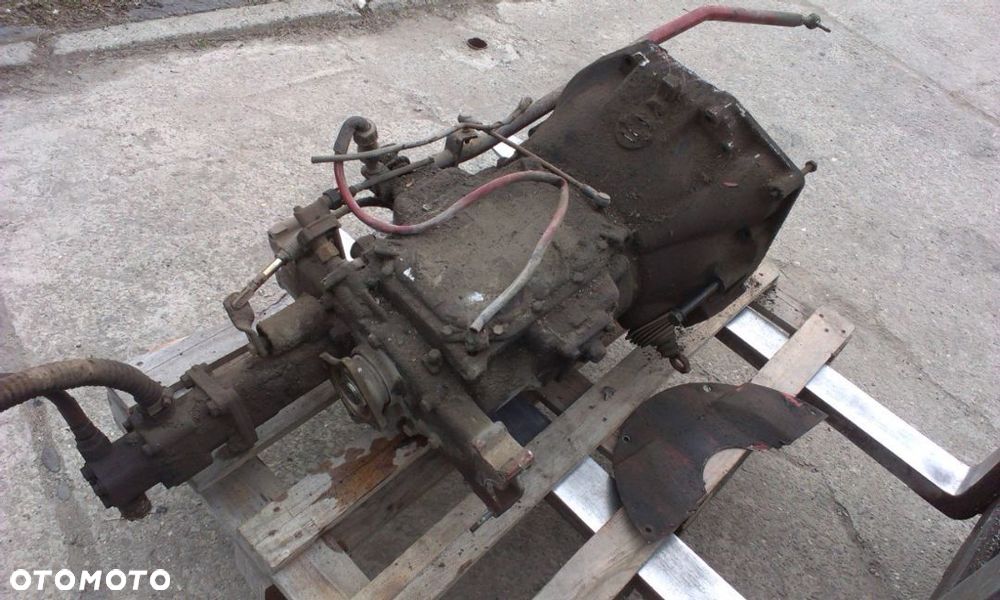 KABINA - Wyposażenia Wnętrza Kabiny - IVECO  MAGIRUS  Turbo ZETA - FOTELE  Kanapa  4-osobowa - Tapicerka  Boczki  Plastiki  Podsufitka -  WSZYSTKIE  CZĘŚCI  WSZYSTKIE  CZĘŚCI  79-12 , 80-13 , 59-12 , 79-10 , 59-10 , Volkswagen VW LT-80 , MAN  KABINA na części - Drzwi + Pas przedni + BOK + dach , Sciana tylna Grodziowa - 4