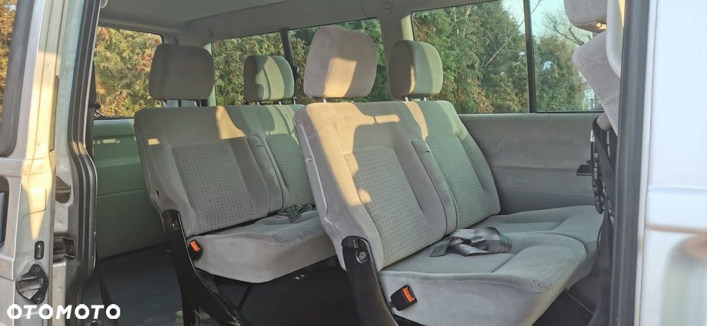 Volkswagen Caravelle - 11