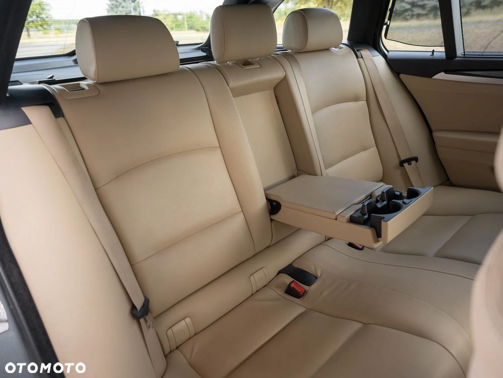 BMW Seria 5 528i Sport-Aut - 34