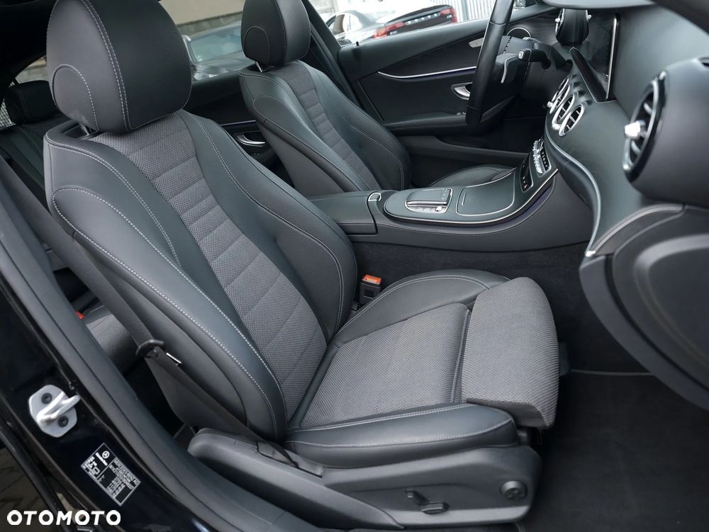 Mercedes-Benz Klasa E 300 9G-TRONIC Night Edition - 23