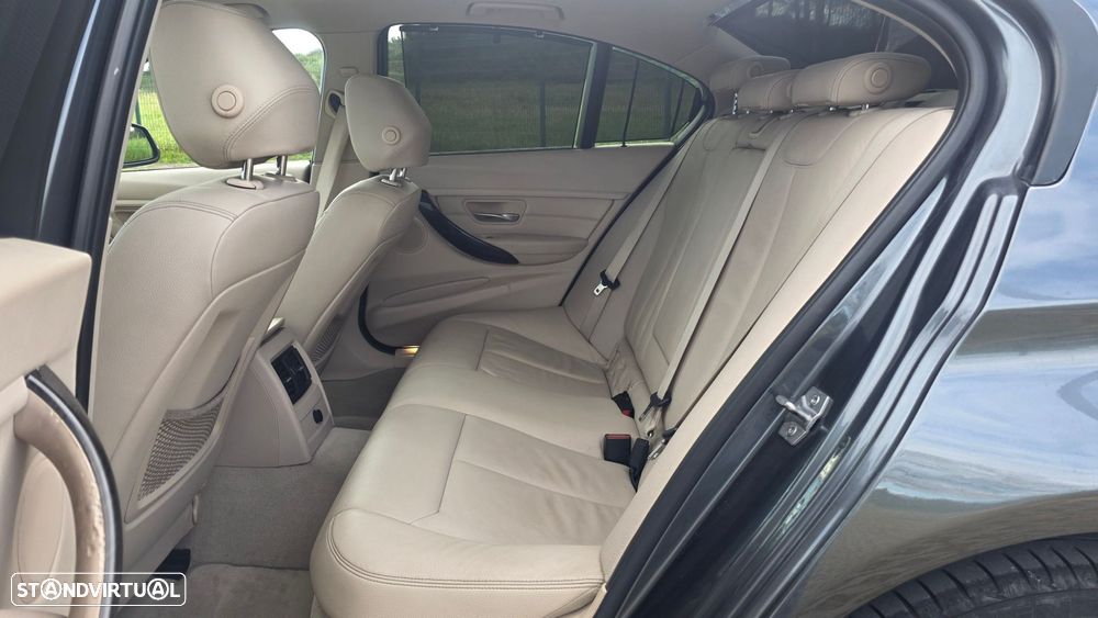 BMW 320 d Auto Line Luxury - 33