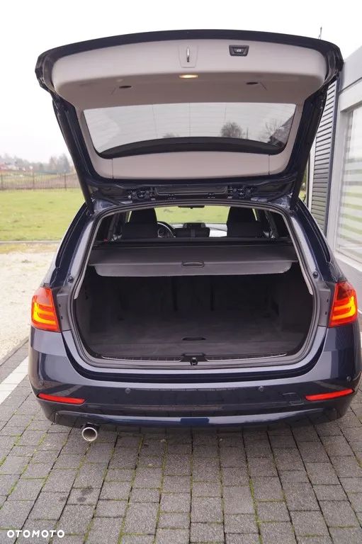 BMW Seria 3 318d DPF Edition Exclusive - 32