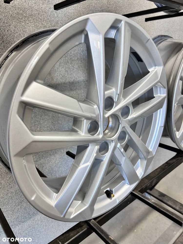 4 FELGI ALU. AUDI A3, S3 8Y0, VW T-ROC 17'' E6,5J  ET43 - 9