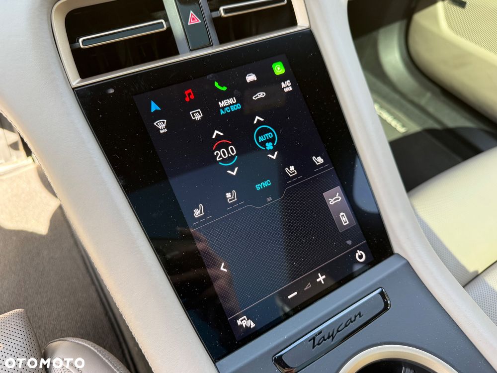 Porsche Taycan - 32