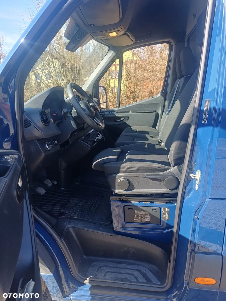 Mercedes-Benz 907 - 6