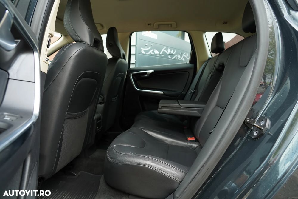 Volvo XC 60 D5 AWD Geartronic Summum - 8
