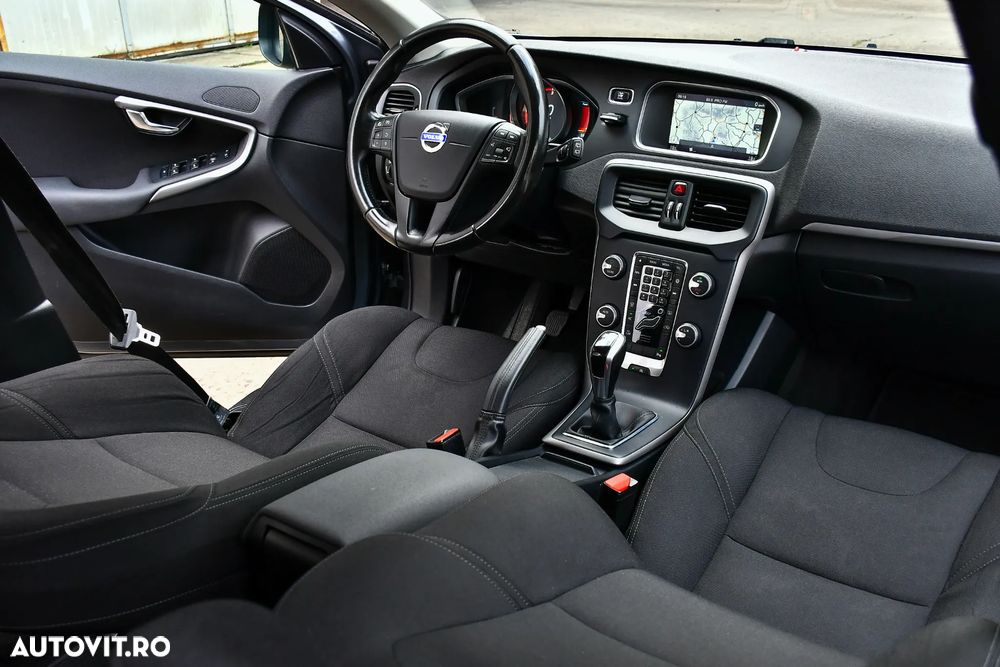 Volvo V40 D2 Momentum - 22