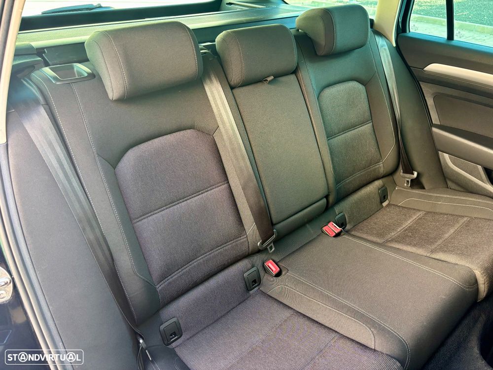 VW Passat Variant 1.6 TDI Highline - 29