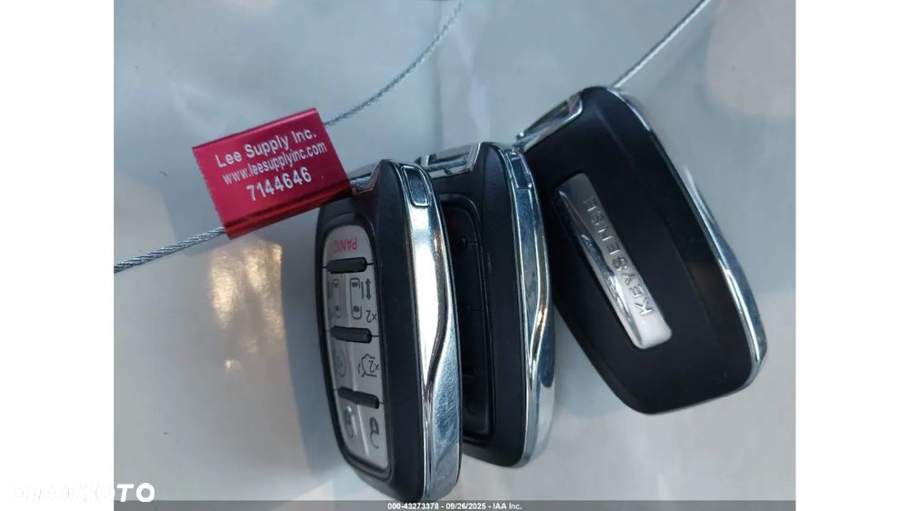 Chrysler Pacifica - 13