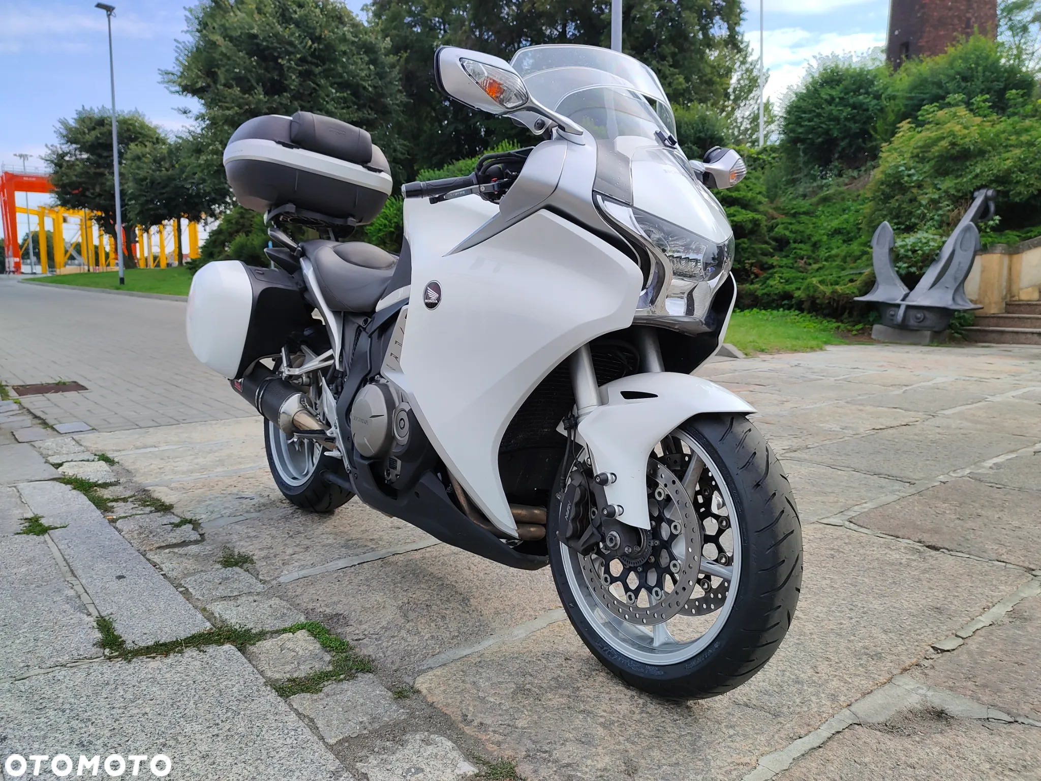 Honda VFR - 13