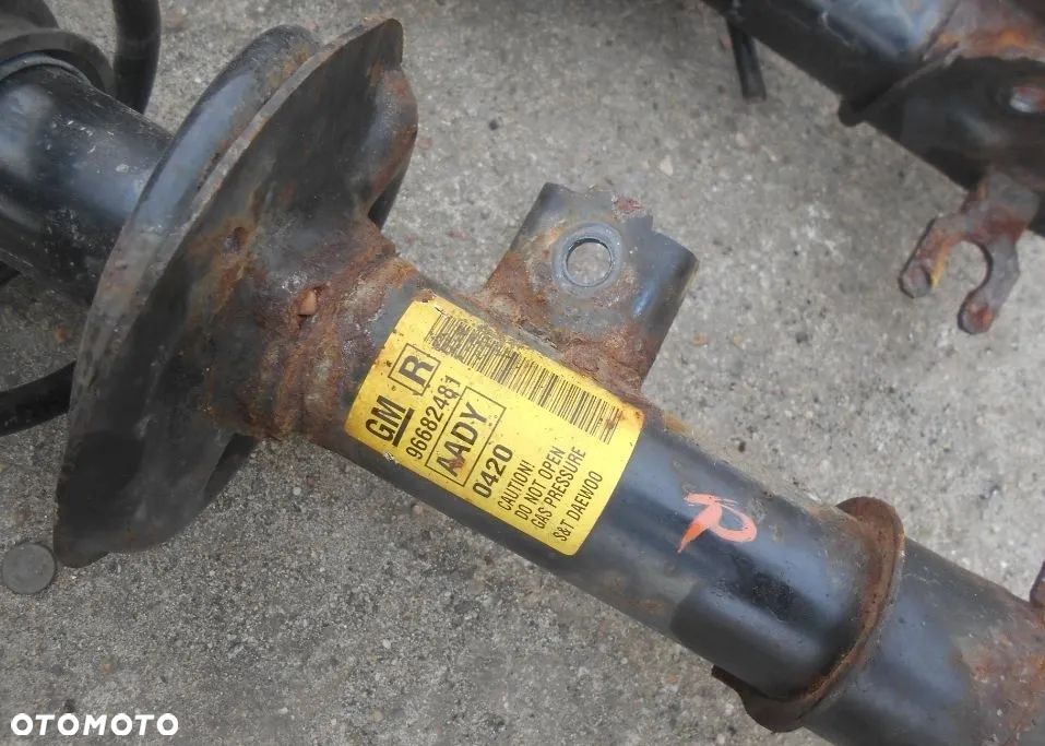 Amortyzator prawy przód przedni sprężyna Chevrolet Spark M300 1,0 96682481 96682475 - 2