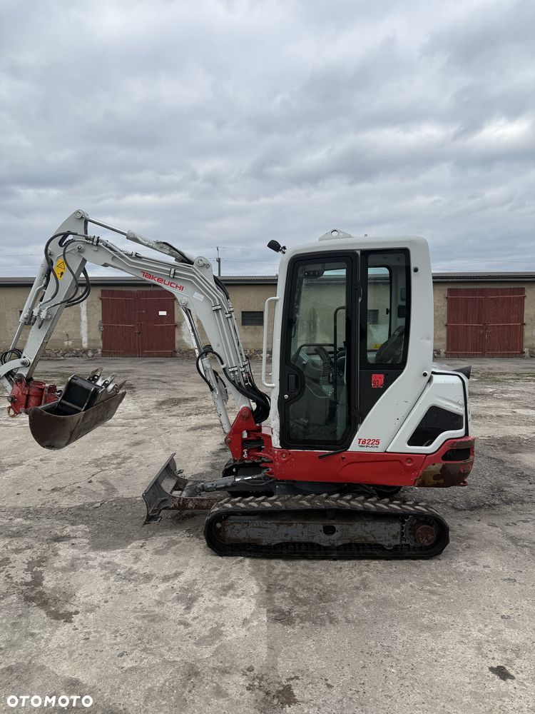 Takeuchi TB225 - 3