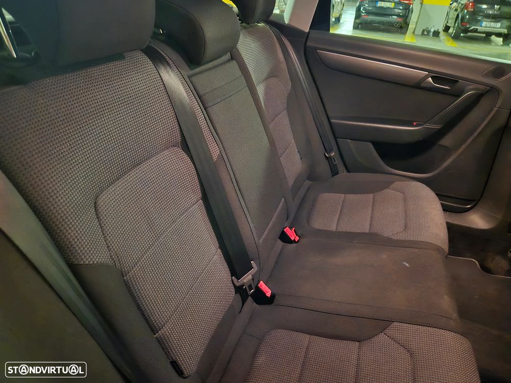 Volkswagen Passat Variant 1.6 TDI Confortline — fotografia 35