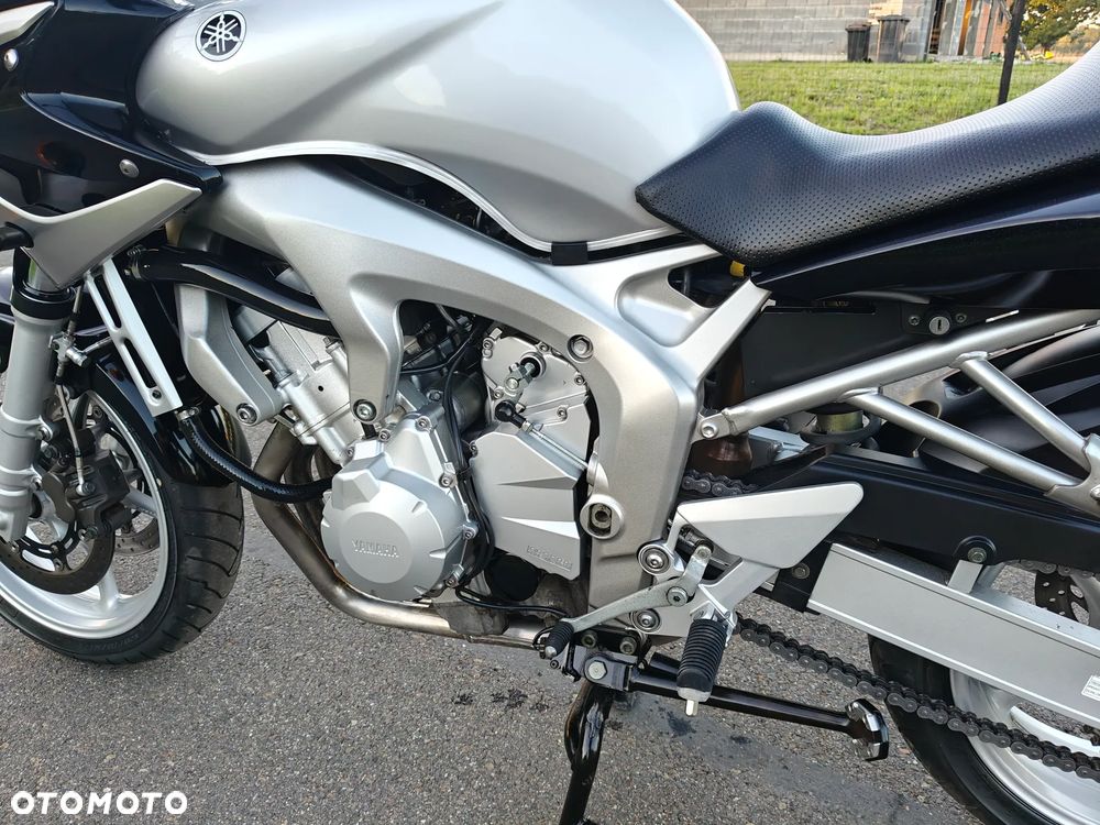 Yamaha FZ6 - 18