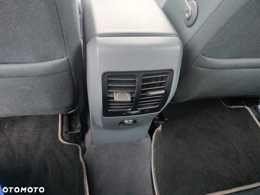 Ford C-MAX 2.0 TDCi Trend MPS6 - 23