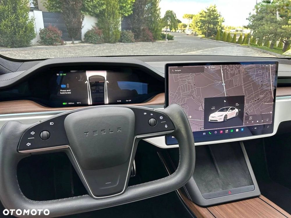 Tesla Model S - 8