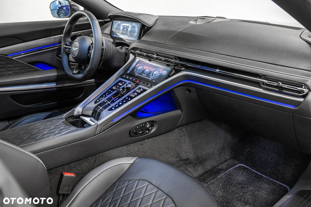 Aston Martin DB12 - 11