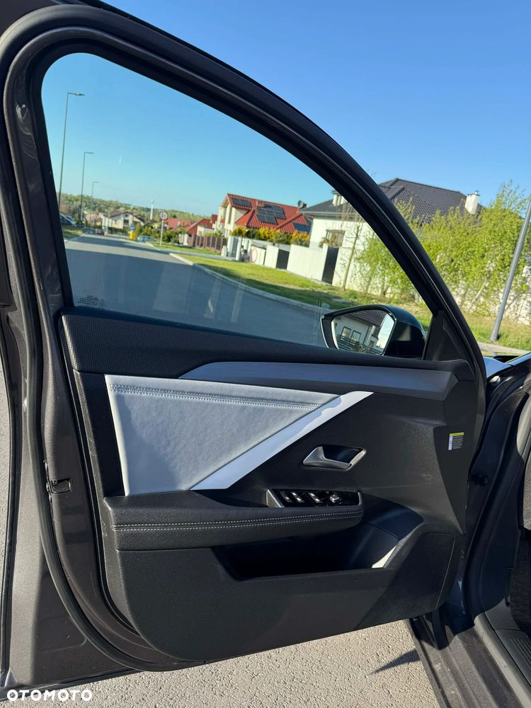 Opel Astra 1.2 T Elegance S&S - 10