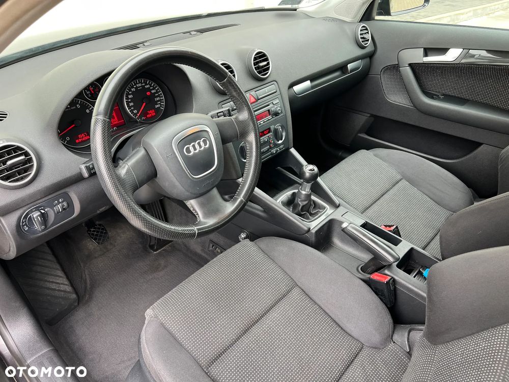 Audi A3 Sportback 1.6 FSI Ambition - 9