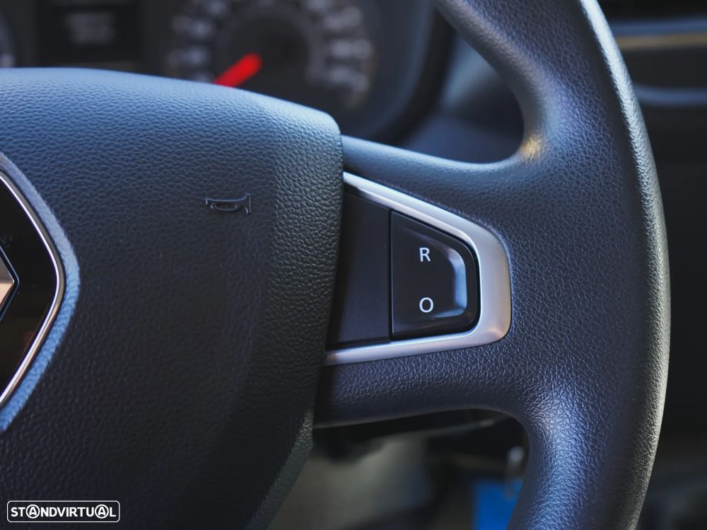 Renault RENAULT MASTER III  2.3 DCI 180 - 12