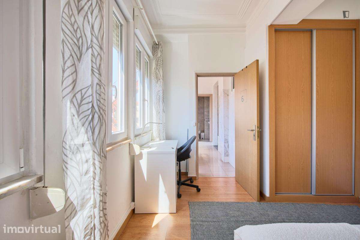 Quarto - localizado em Alameda Lisbon - Grande imagem: 4/43