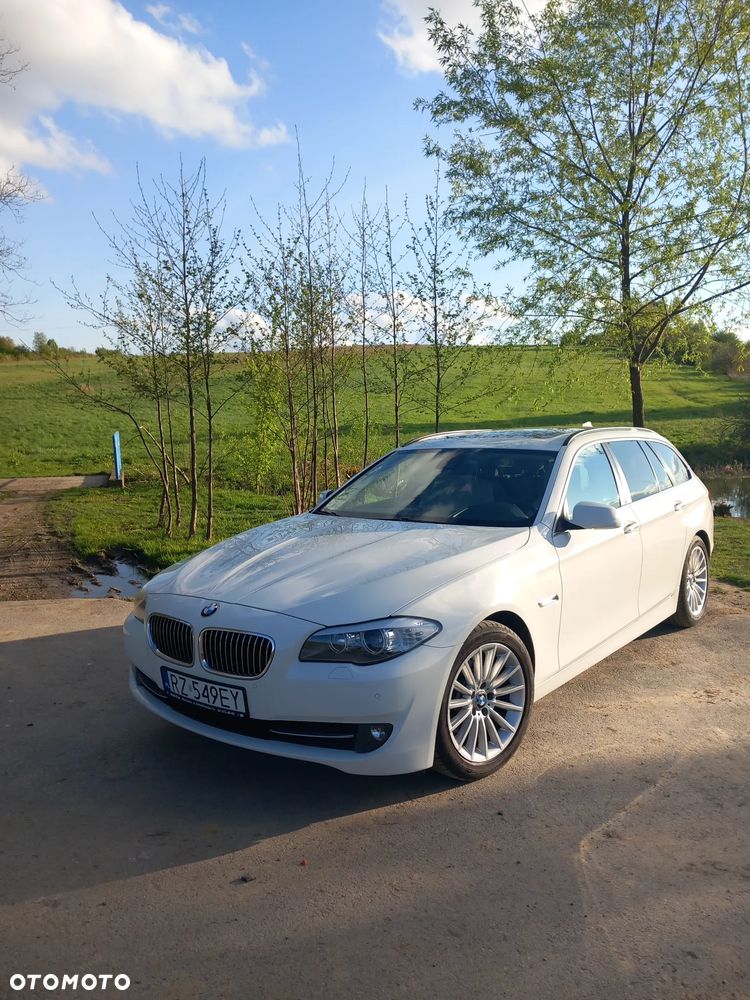 BMW Seria 5 523i - 23