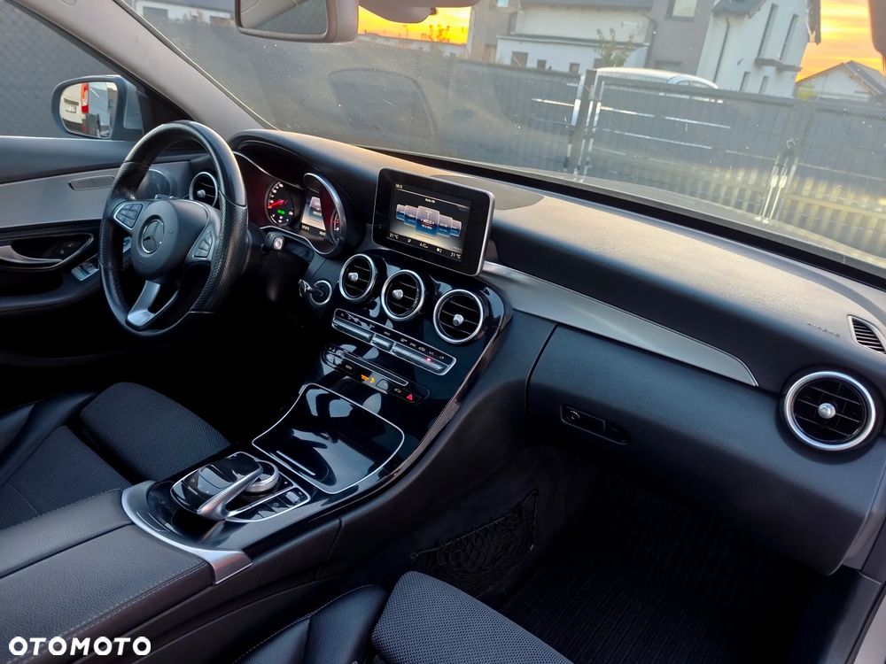 Mercedes-Benz Klasa C 250 7G-TRONIC Avantgarde - 16