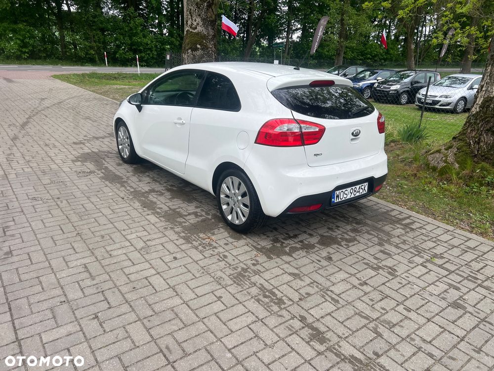 Kia Rio 1.2 L - 8