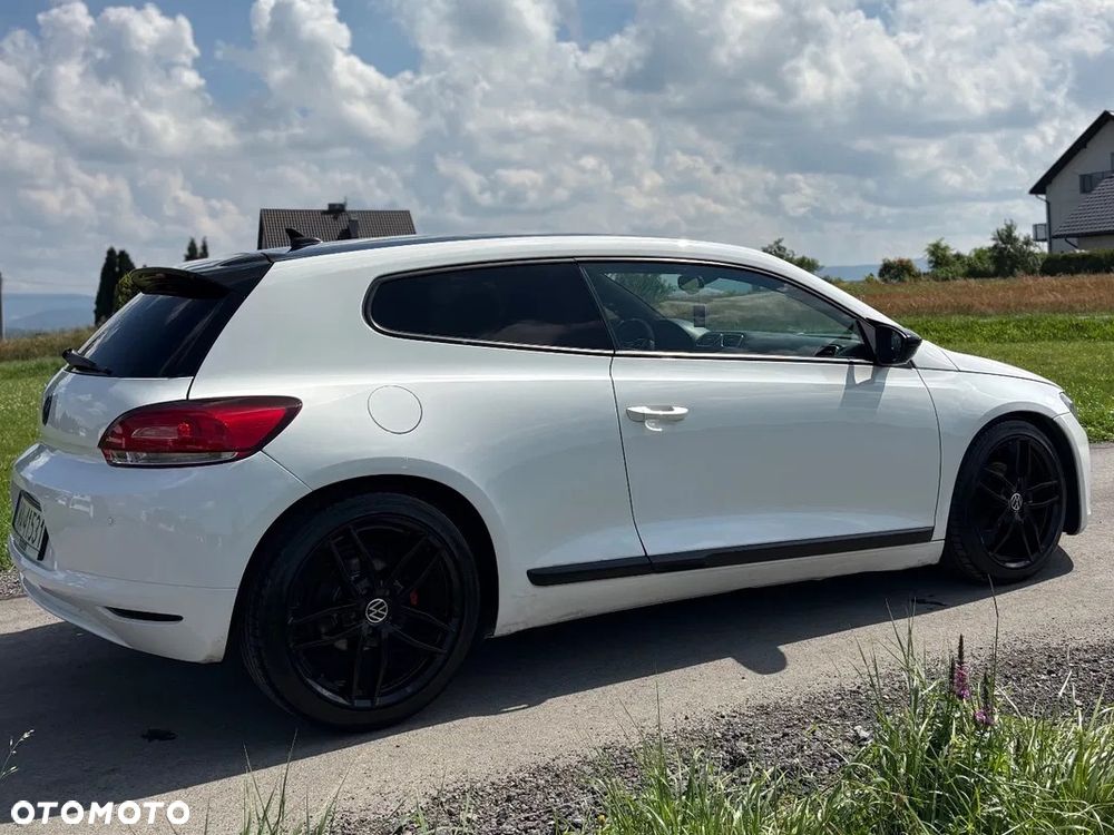 Volkswagen Scirocco 2.0 TDI DSG - 11