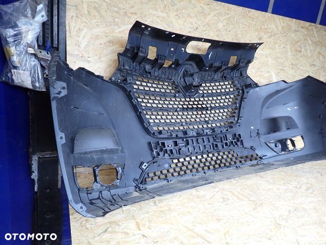 RENAULT MASTER IV 19- zderzak przedni przód - 12