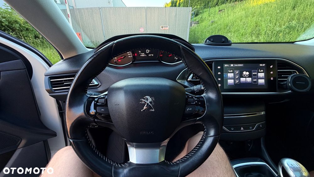 Peugeot 308 BlueHDi 120 Stop & Start Niveau 2 Business-Line - 17