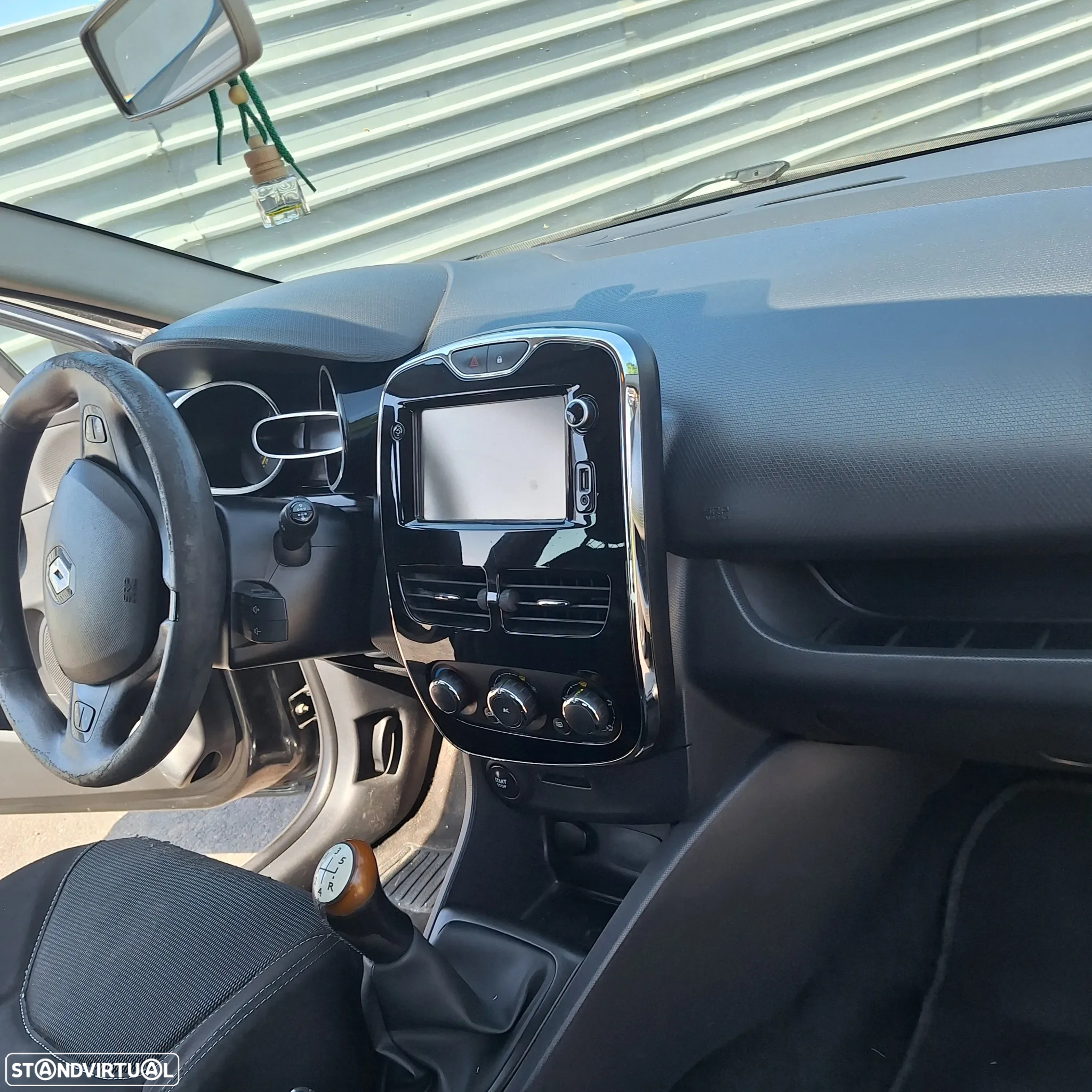 Renault Clio - 28