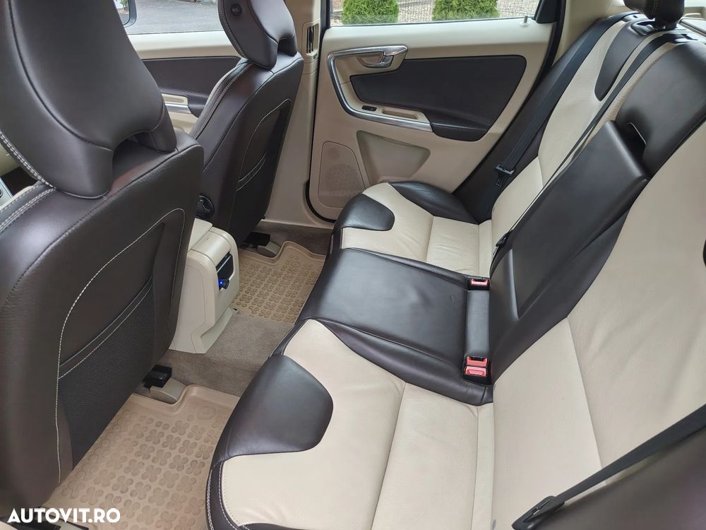 Volvo XC 60 D4 AWD Rdesign - 8