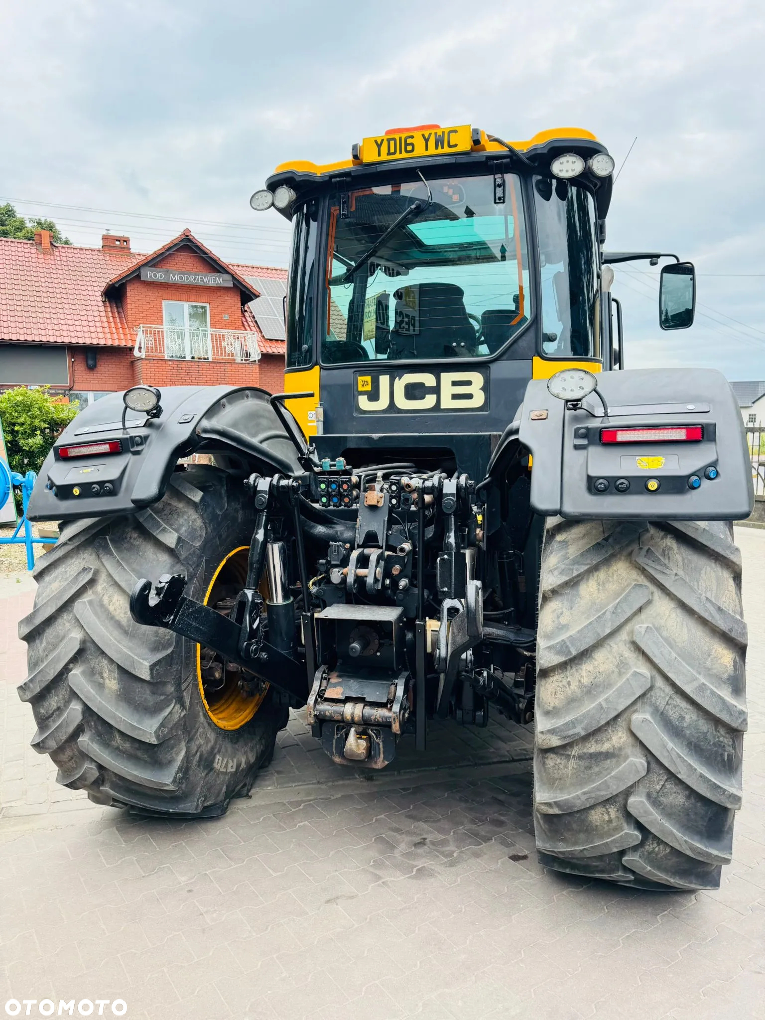 JCB 4220 - 10