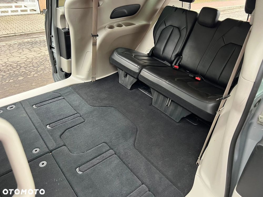 Chrysler Pacifica - 20
