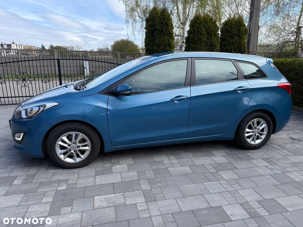 Hyundai i30 blue Kombi 1.6 CRDi YES Gold - 2