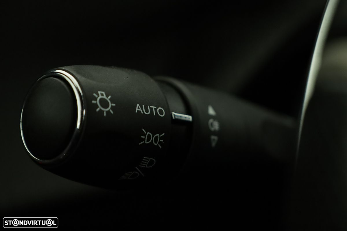 Peugeot 2008 1.2 PureTech GT EAT8 - 17