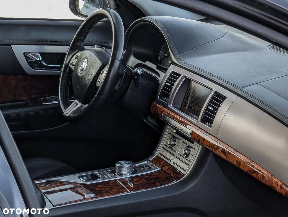 Jaguar XF 3.0 V6 S Luxury - 22