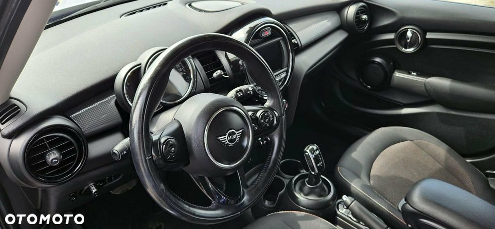 MINI Cooper Standard - 14