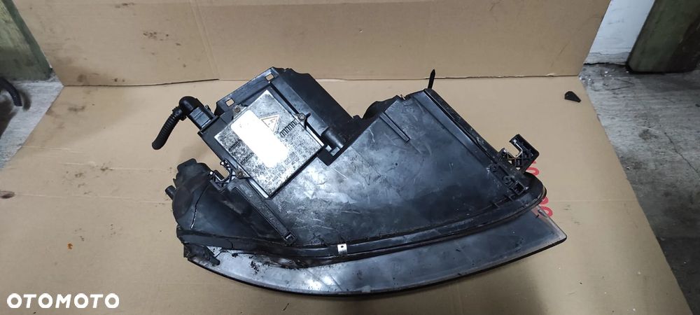 LAMPA LEWA PRZEDNIA AUDI A3 8P ,,1'' XENON  USZKODZONY 1 UCHWYT WYSYŁKA !!! - 7