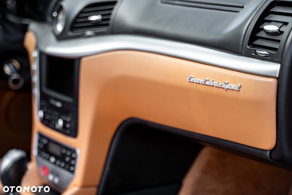Maserati GranCabrio Sport - 11