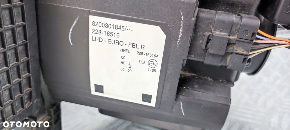 8200301845 reflektor lampa prawy prawa przód przednia RENAULT MODUS I EURO - 6